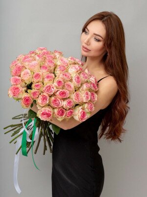 Букет из Розово-Белой Розы